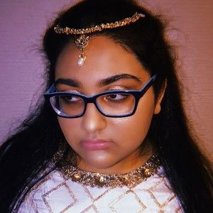 Meet your Posher, Alizeh